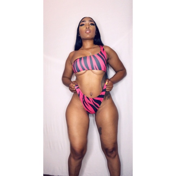 2 piece swimsuit - Picture 1 of 1